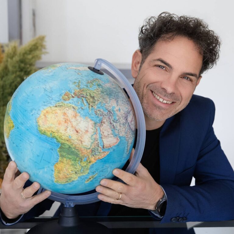 Livio Silvestrini - Travel Designer, Viaggi in piccoli gruppi, Viaggi di gruppo con accompagnatore, Personal travel designer, Consulente di viaggi personalizzati, Viaggi su misura